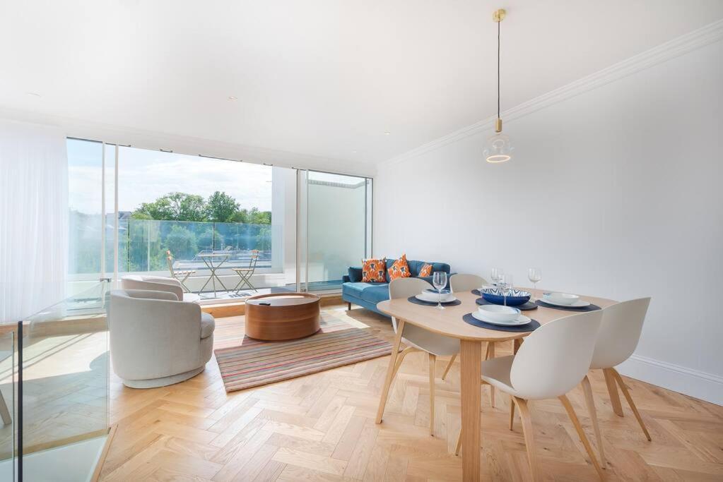 Stunning Two Bed Apartment Rh8 Londra Exterior foto