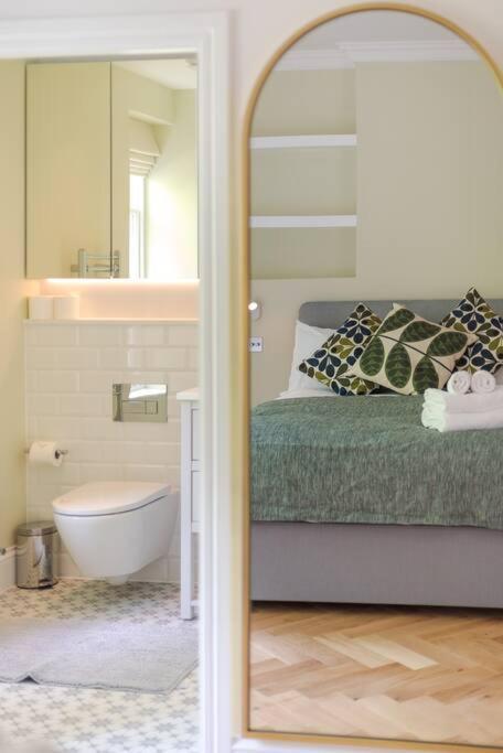 Stunning Two Bed Apartment Rh8 Londra Exterior foto