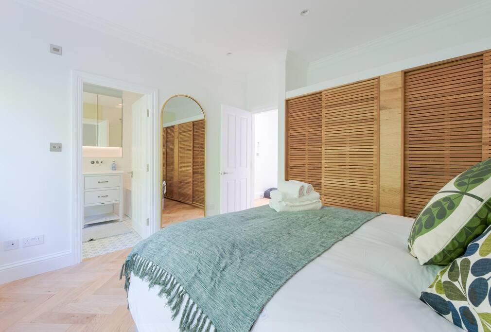 Stunning Two Bed Apartment Rh8 Londra Exterior foto